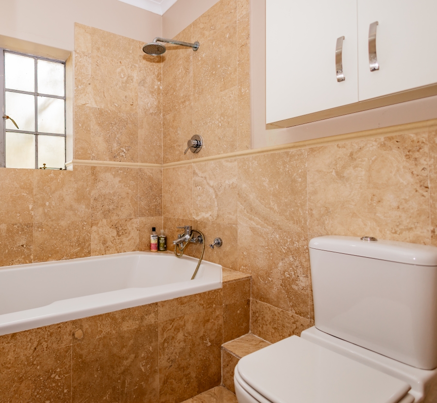 6 Bedroom Property for Sale in Vierlanden Western Cape